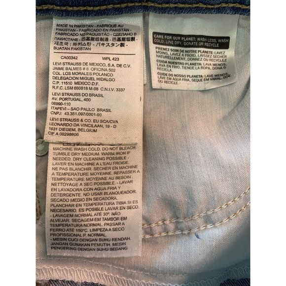 Womens Capri Levi's Jeans Light Wash Size 6 Cuffed Stretch 1012 Crop Denim Short - Picture 9 of 10